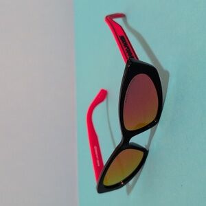 Marc Jacobs, black and red sunglasses, reflective surface, ECU